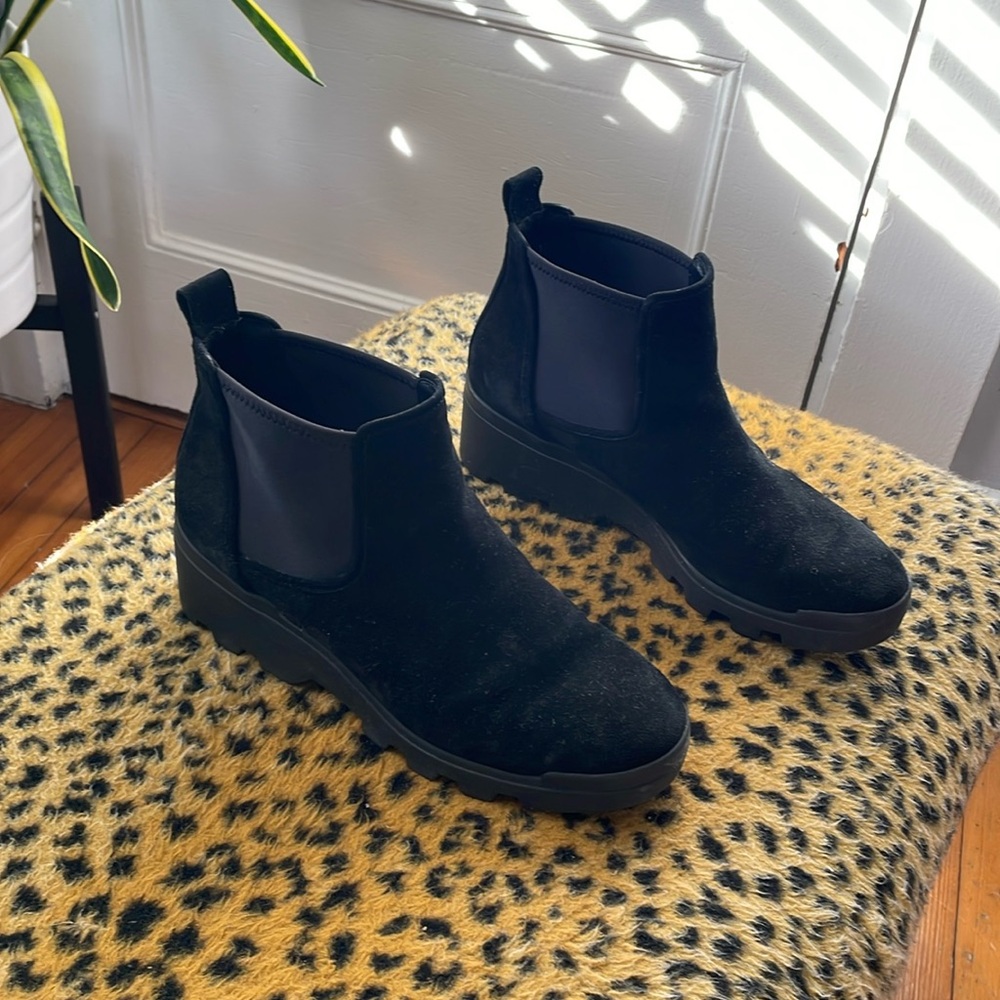 Eileen Fisher Sz 9 pull-on suede boots